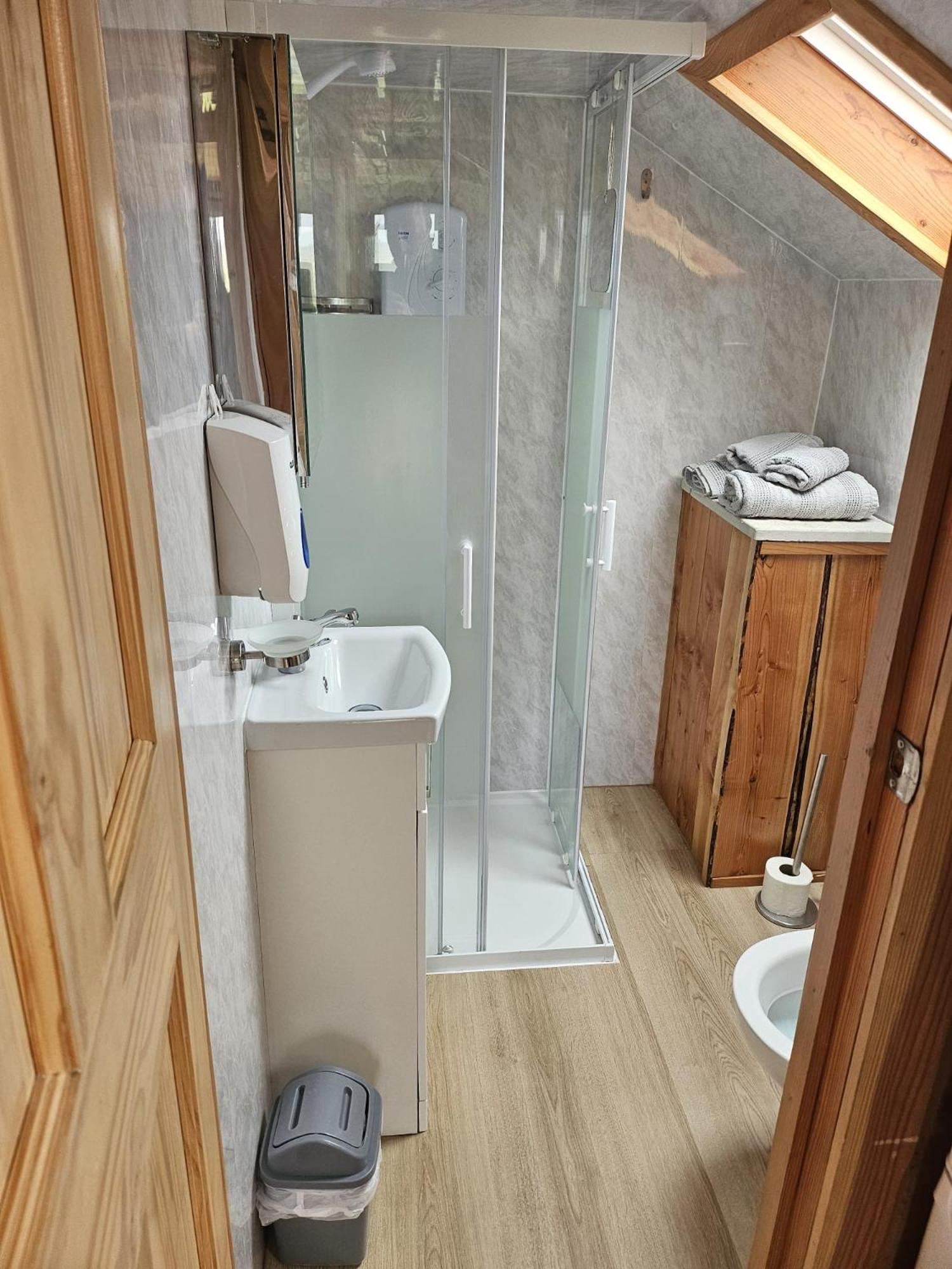 North Uist Lodges Tigharry Room photo