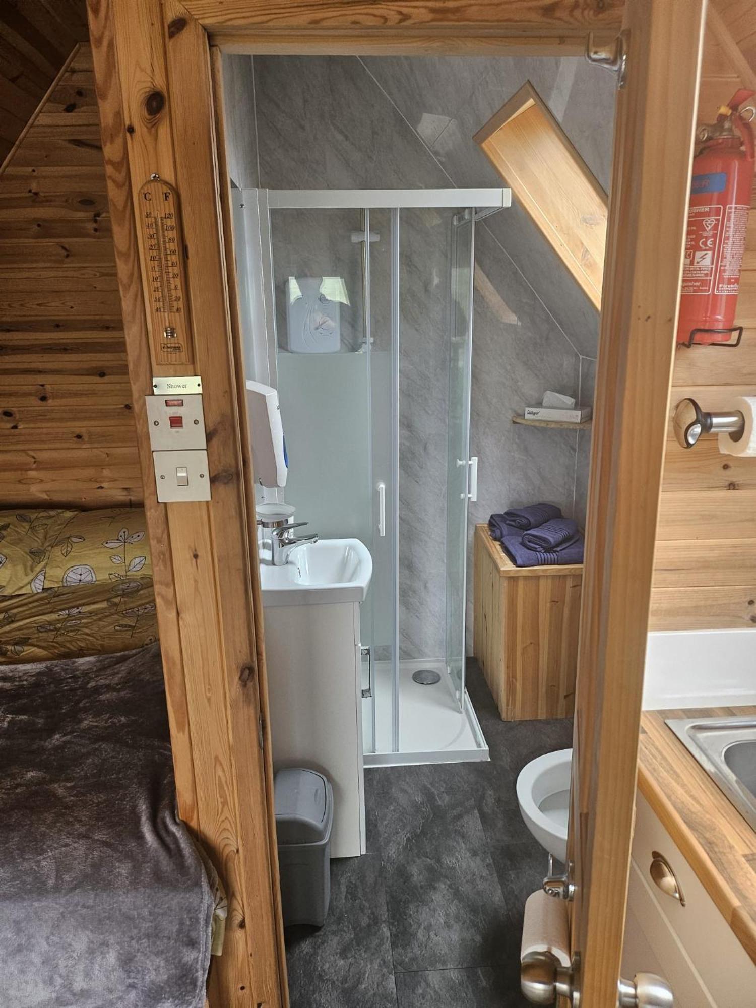 North Uist Lodges Tigharry Room photo